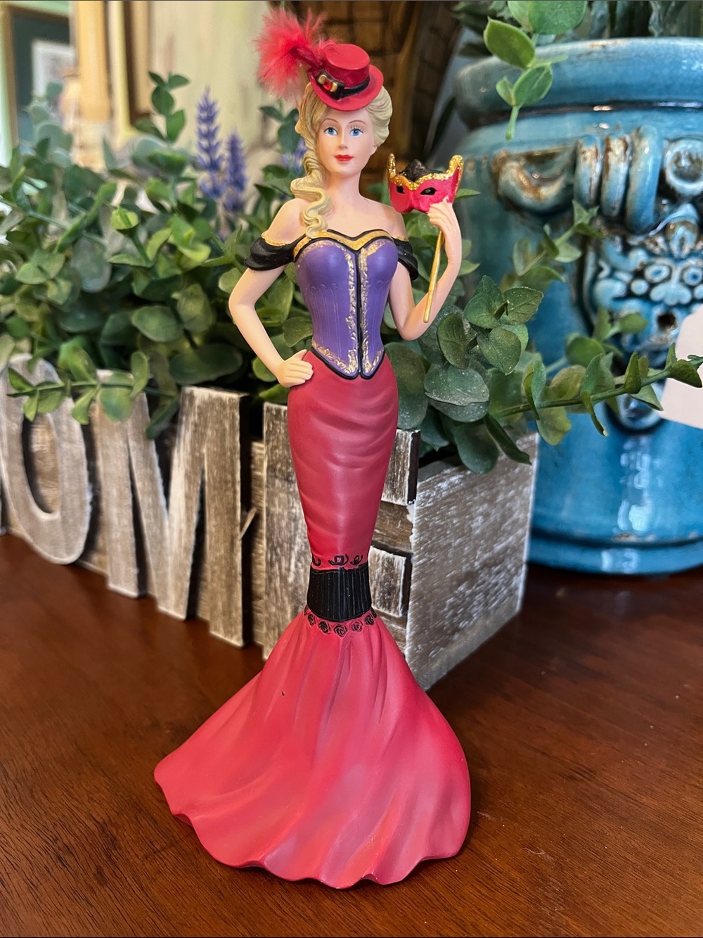 "Glamorous Gabrielle" figurine from the "Masquerade of Hat-titude" collection